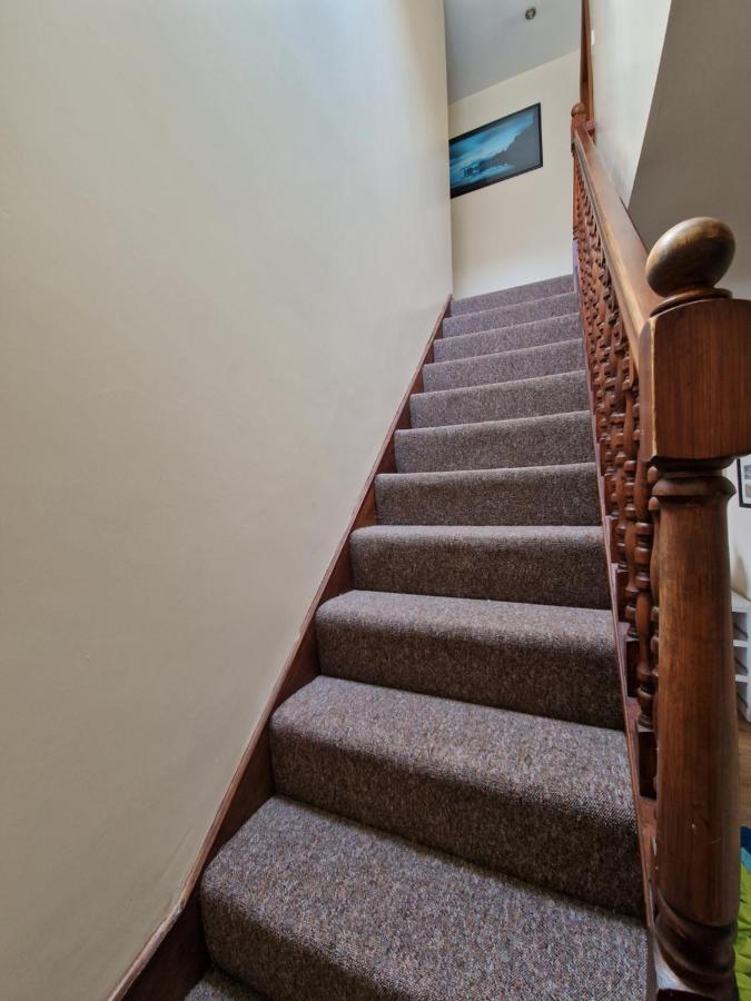 Chezzas Homestay Poole Exteriör bild